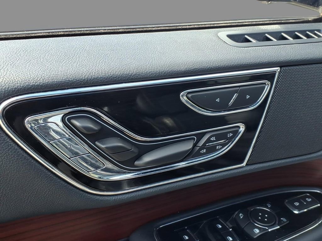 Used 2023 Lincoln Navigator Reserve image 17