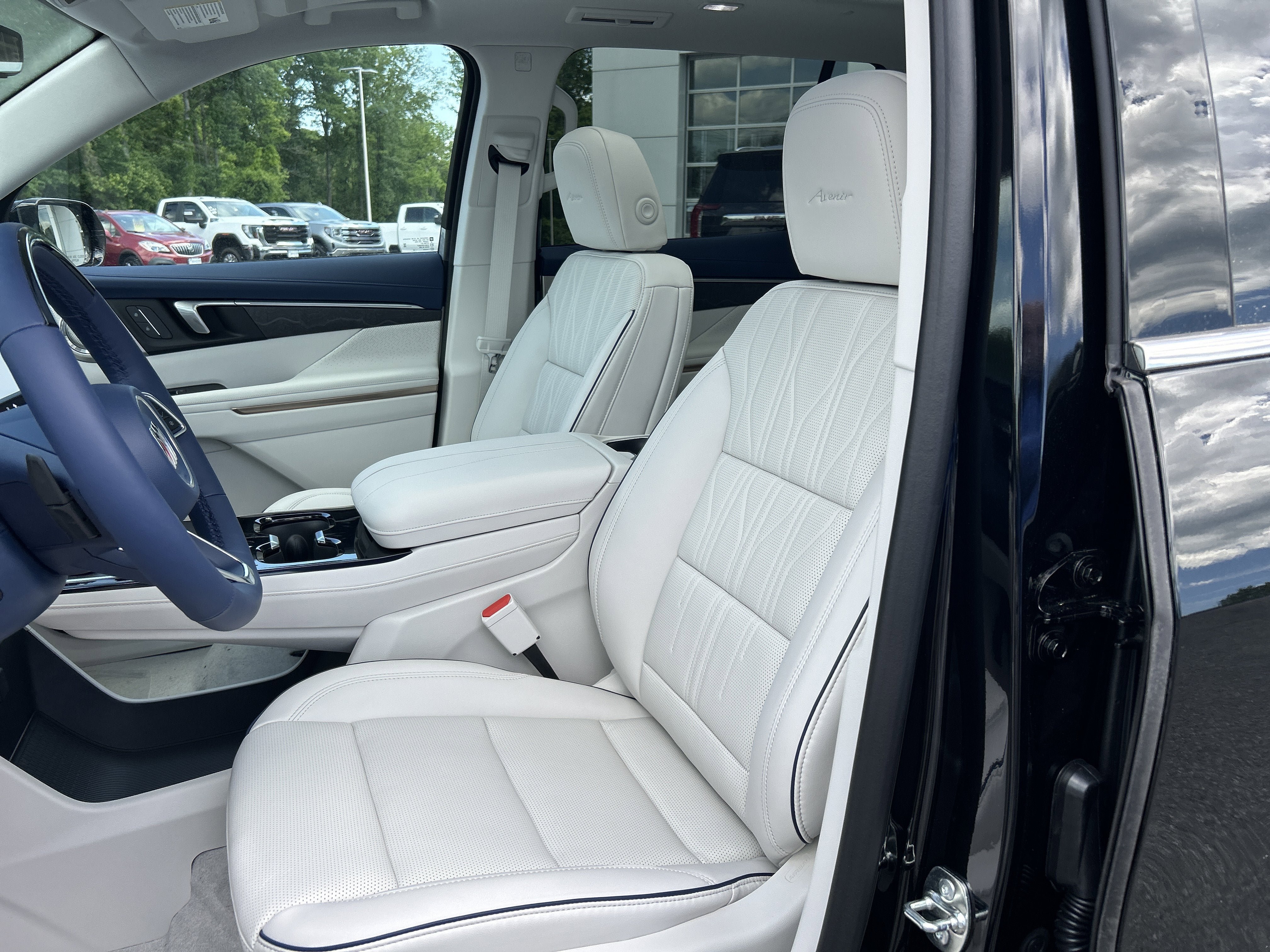 New 2026 Buick Enclave Avenir w/ Super Cruise Package FWD image 19