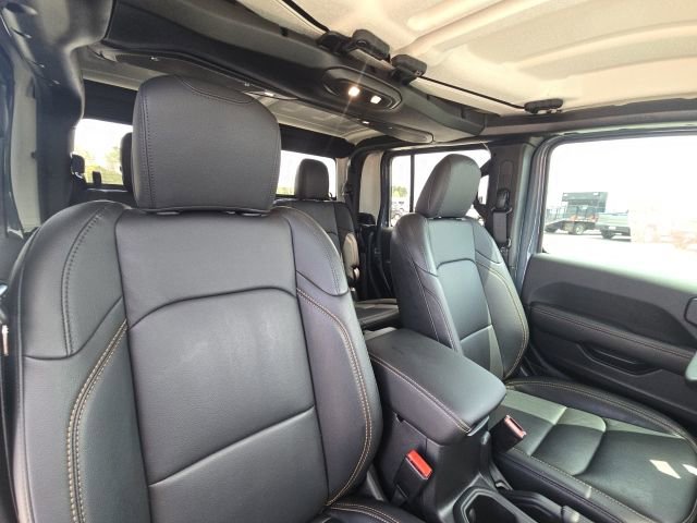 Used 2025 Jeep Gladiator Sport image 19