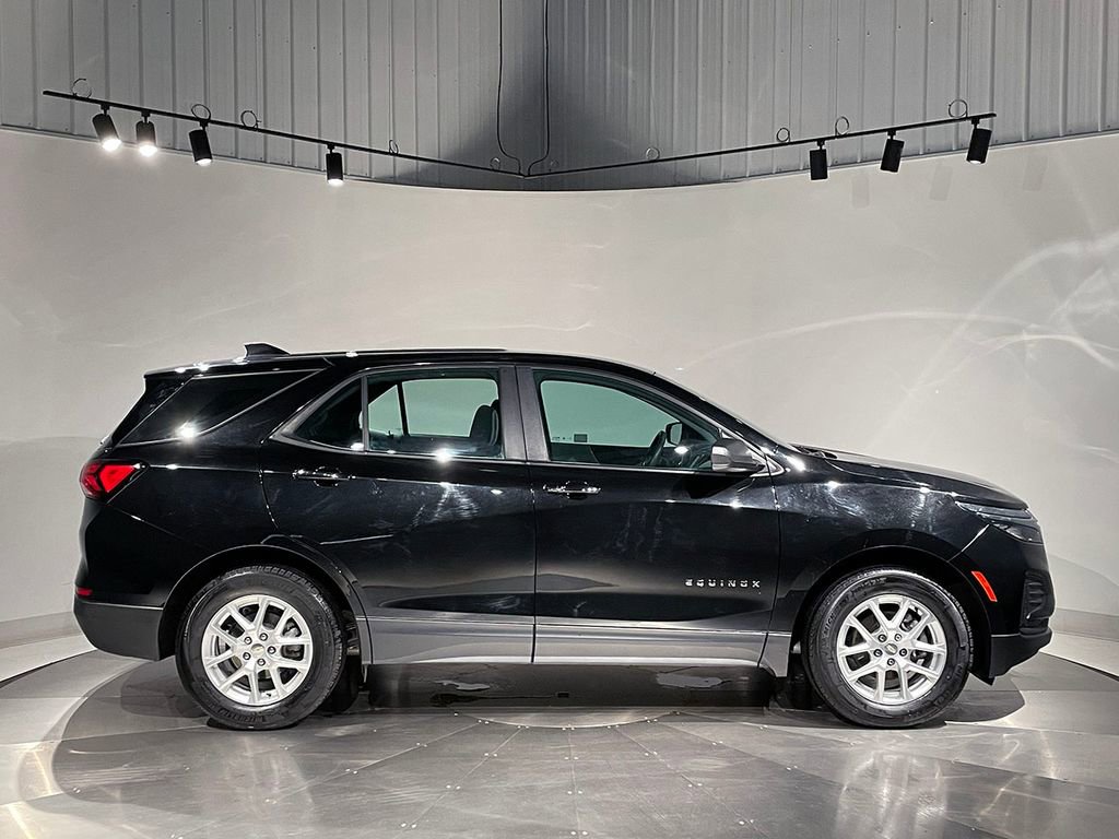Used 2023 Chevrolet Equinox LS image 10