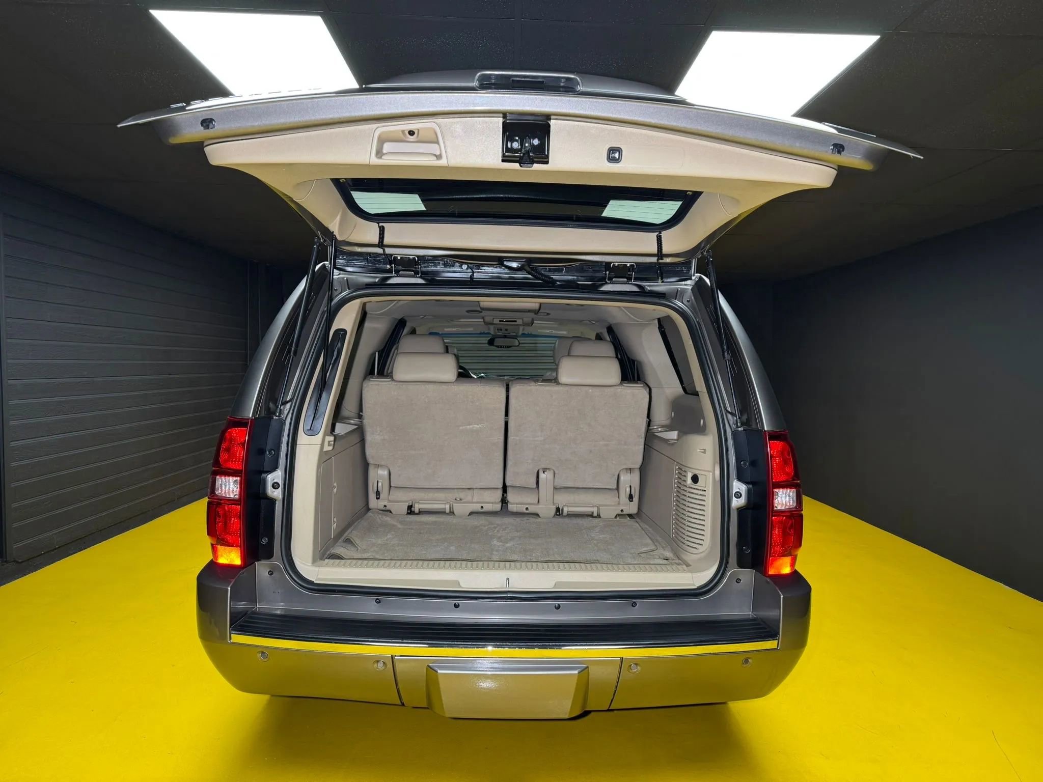 Used 2012 Chevrolet Suburban LTZ image 58