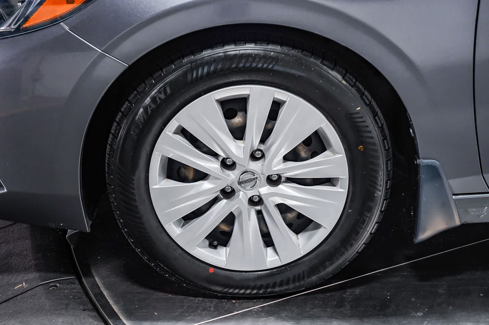 Used 2021 Nissan Sentra S FWD image 11