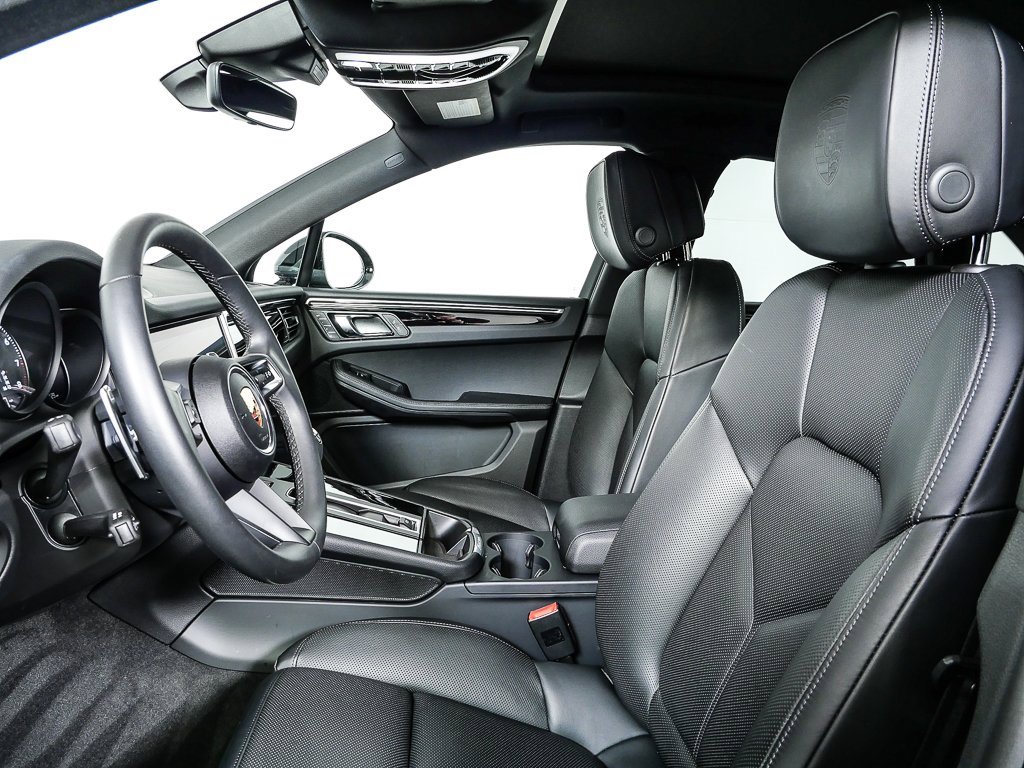 Certified 2025 Porsche Macan image 5