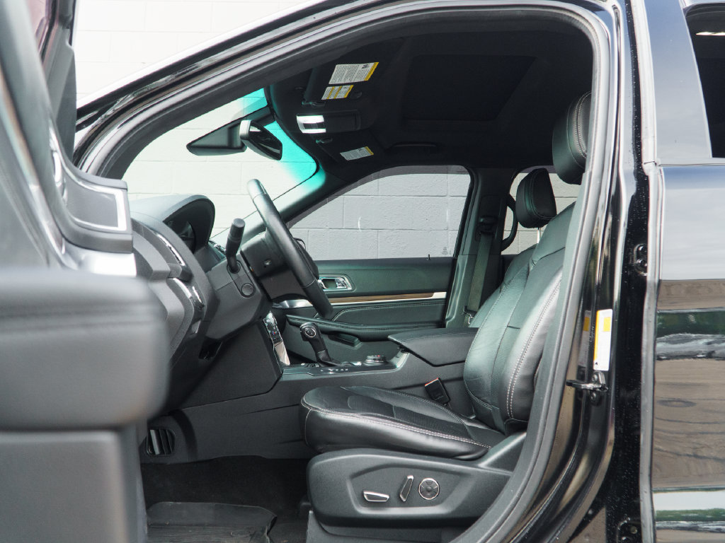 Used 2018 Ford Explorer Limited w/ Equipment Group 301A AWD/4WD image 17