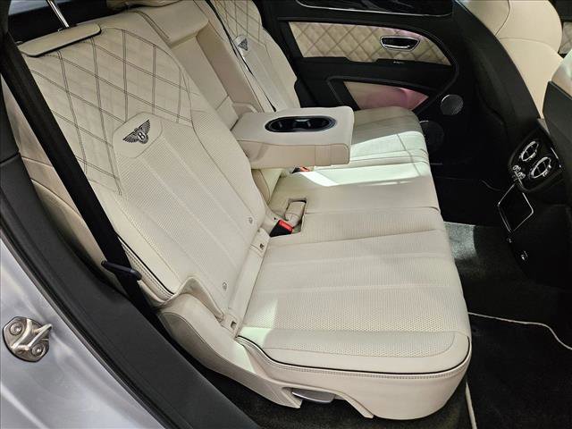 Used 2022 Bentley Bentayga image 17