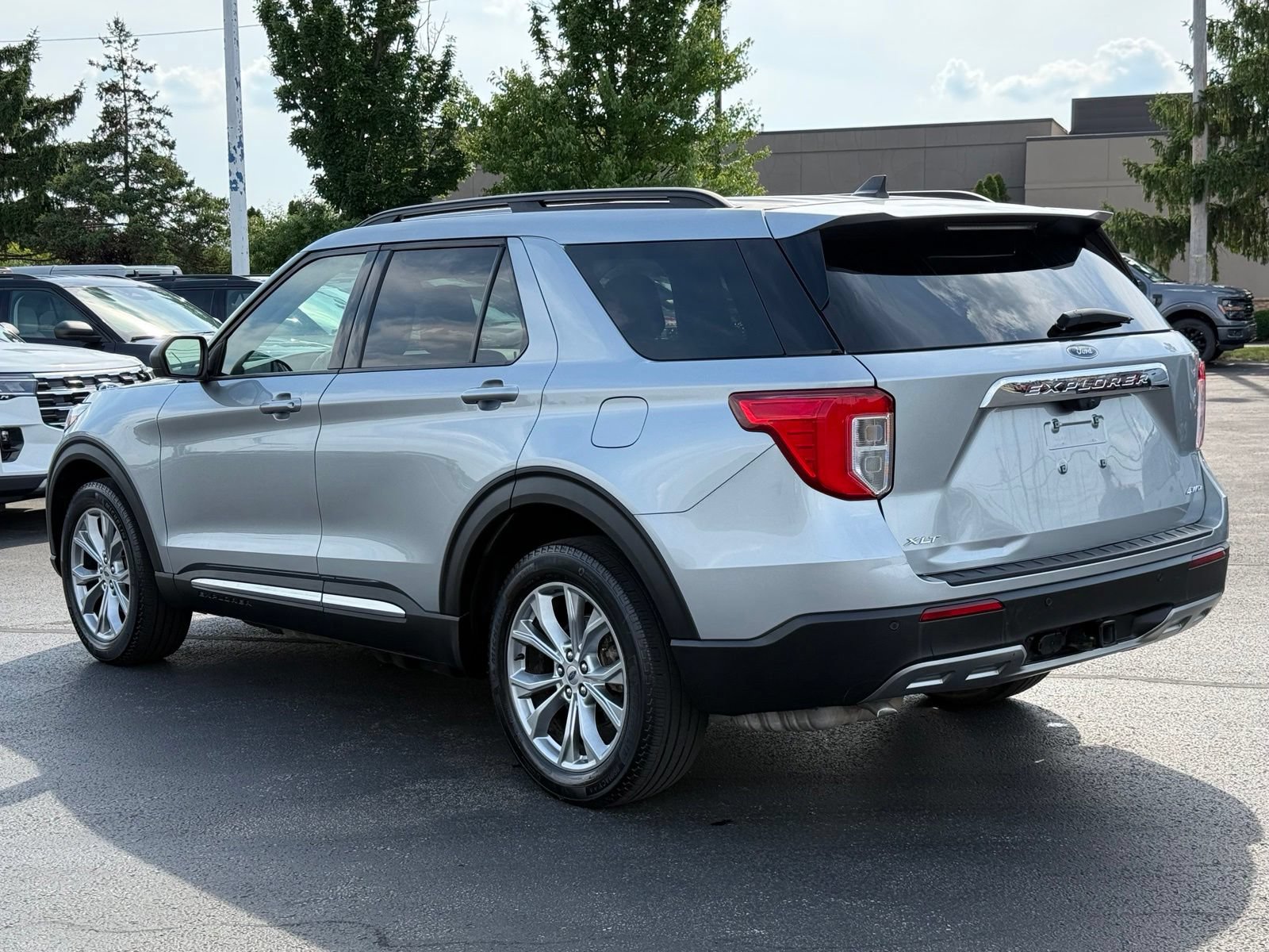 Used 2024 Ford Explorer XLT w/ Equipment Group 202A AWD/4WD image 6