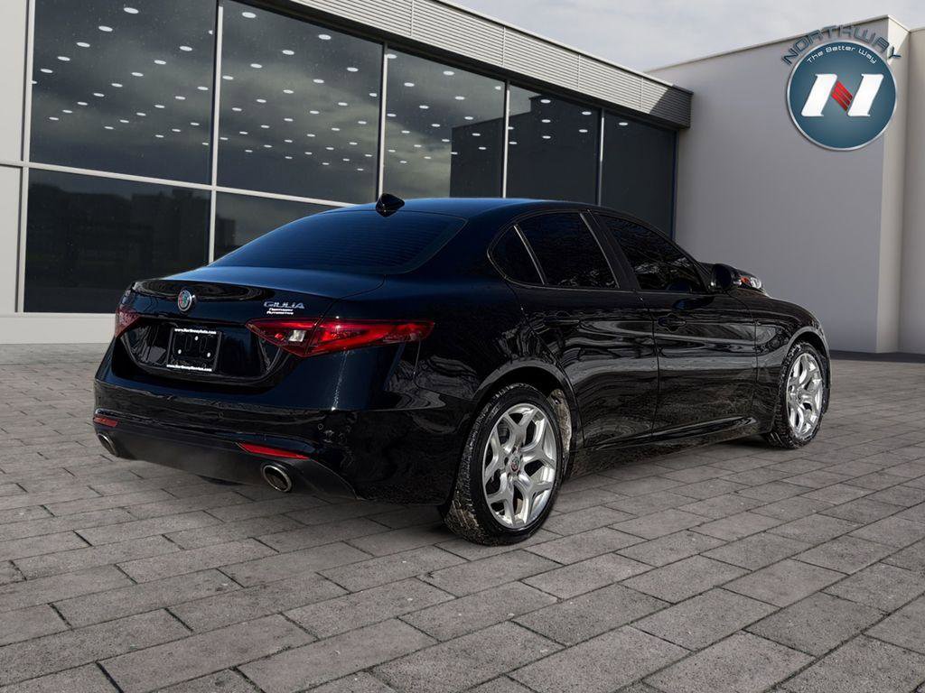 Used 2020 Alfa Romeo Giulia Ti image 11