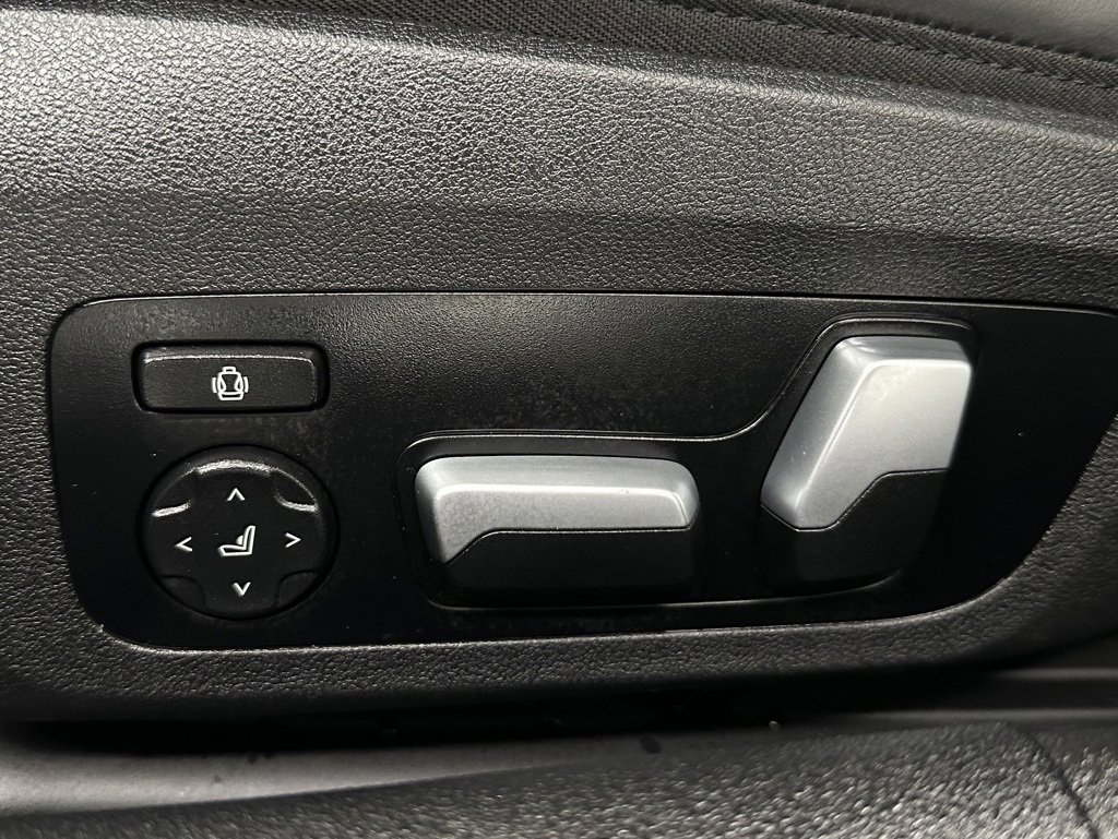 Used 2025 BMW M850i xDrive image 12