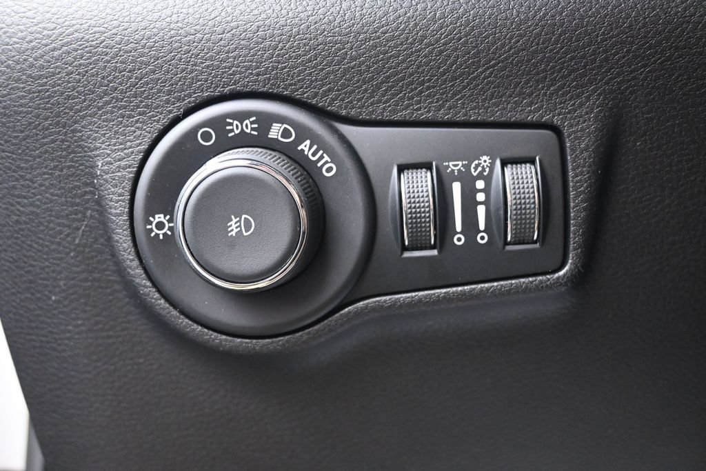 Used 2025 Jeep Compass Trailhawk AWD/4WD image 19