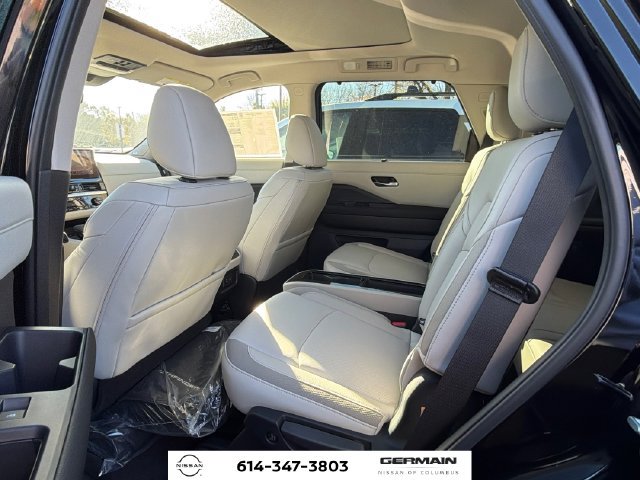 New 2026 Nissan Pathfinder SL w/ SL Premium Package AWD/4WD image 11