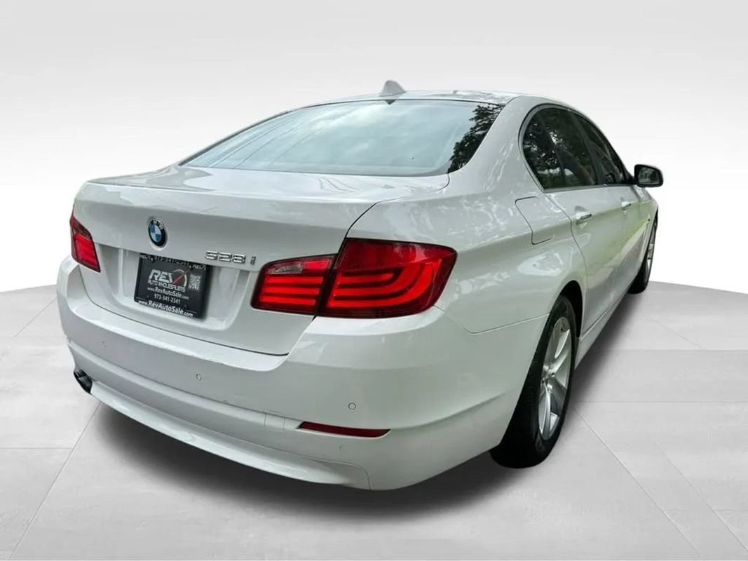 Used 2011 BMW 528i Sedan RWD image 8