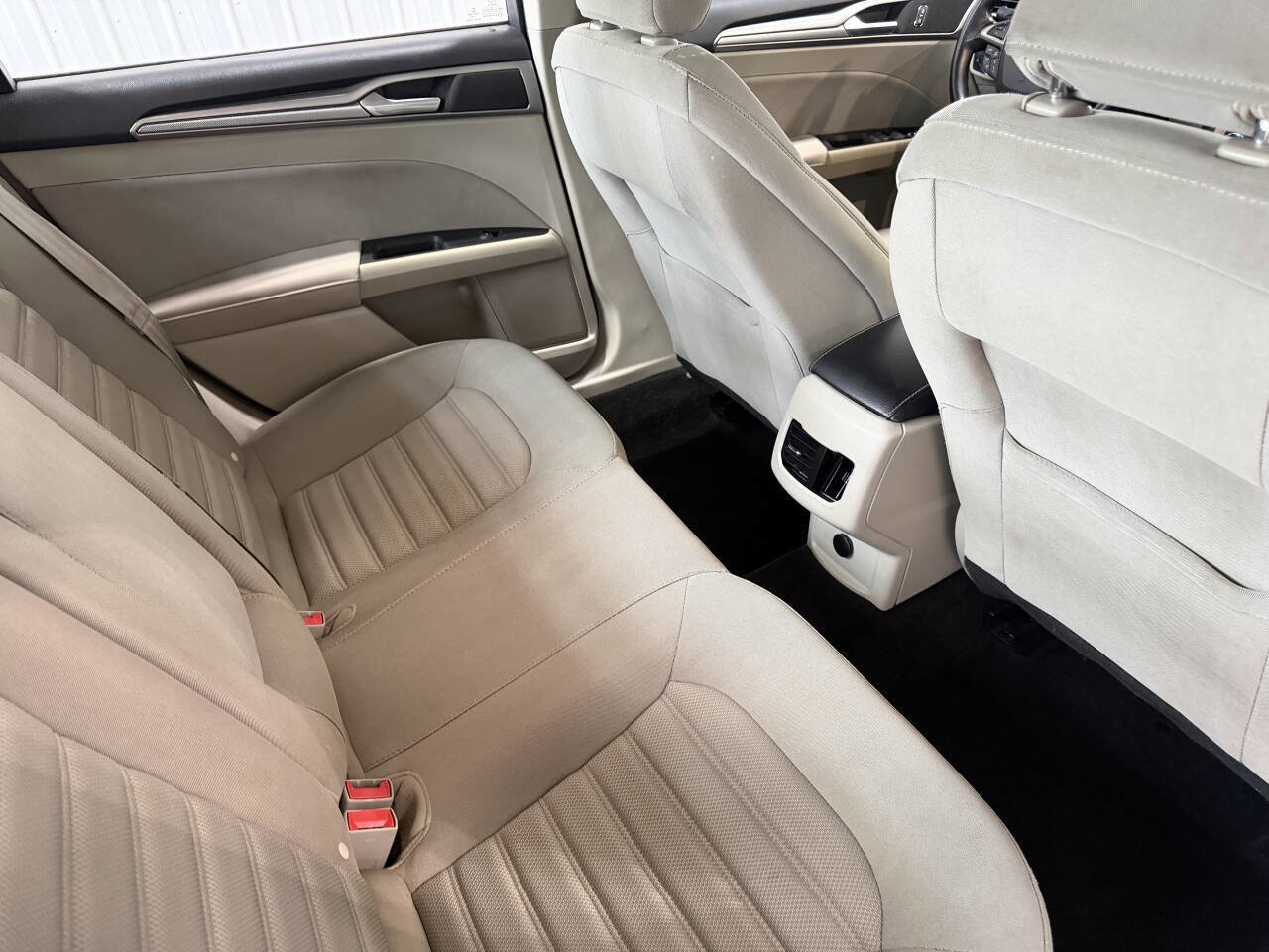 Used 2019 Ford Fusion SE image 27