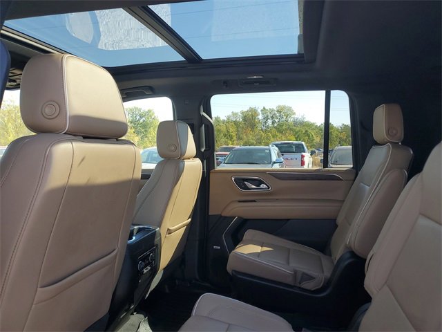 Used 2021 Chevrolet Suburban Premier w/ Premium Package image 9