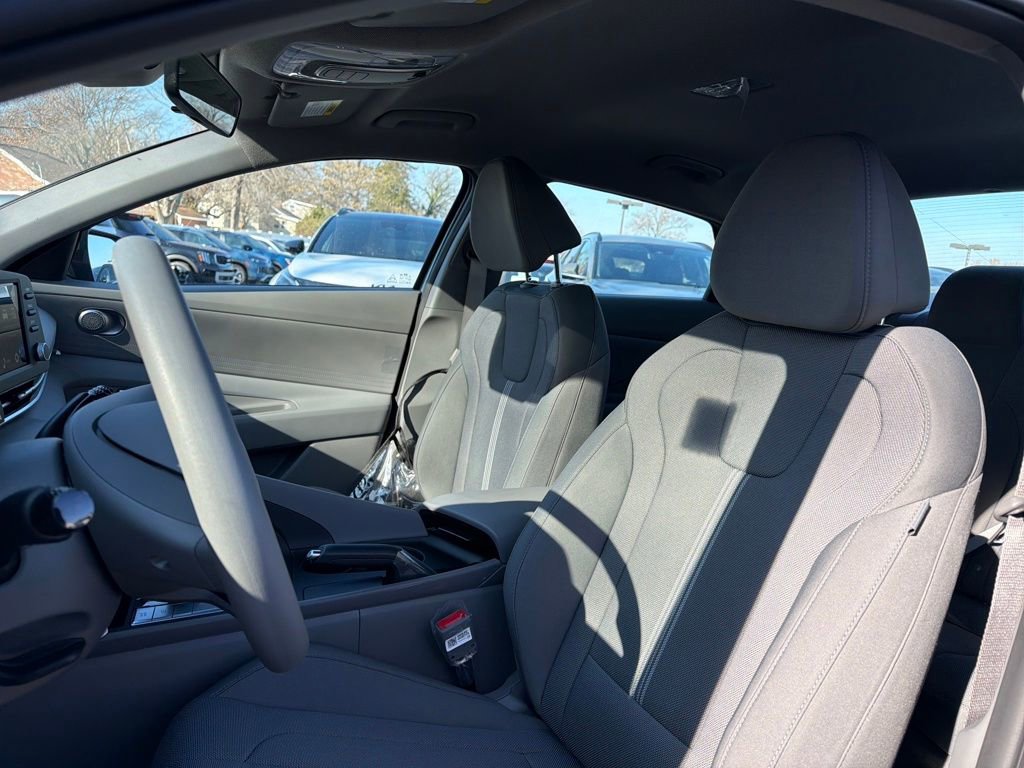 Used 2026 Hyundai Elantra SE image 9