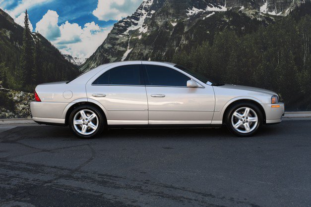 Used 2001 Lincoln LS RWD image 2