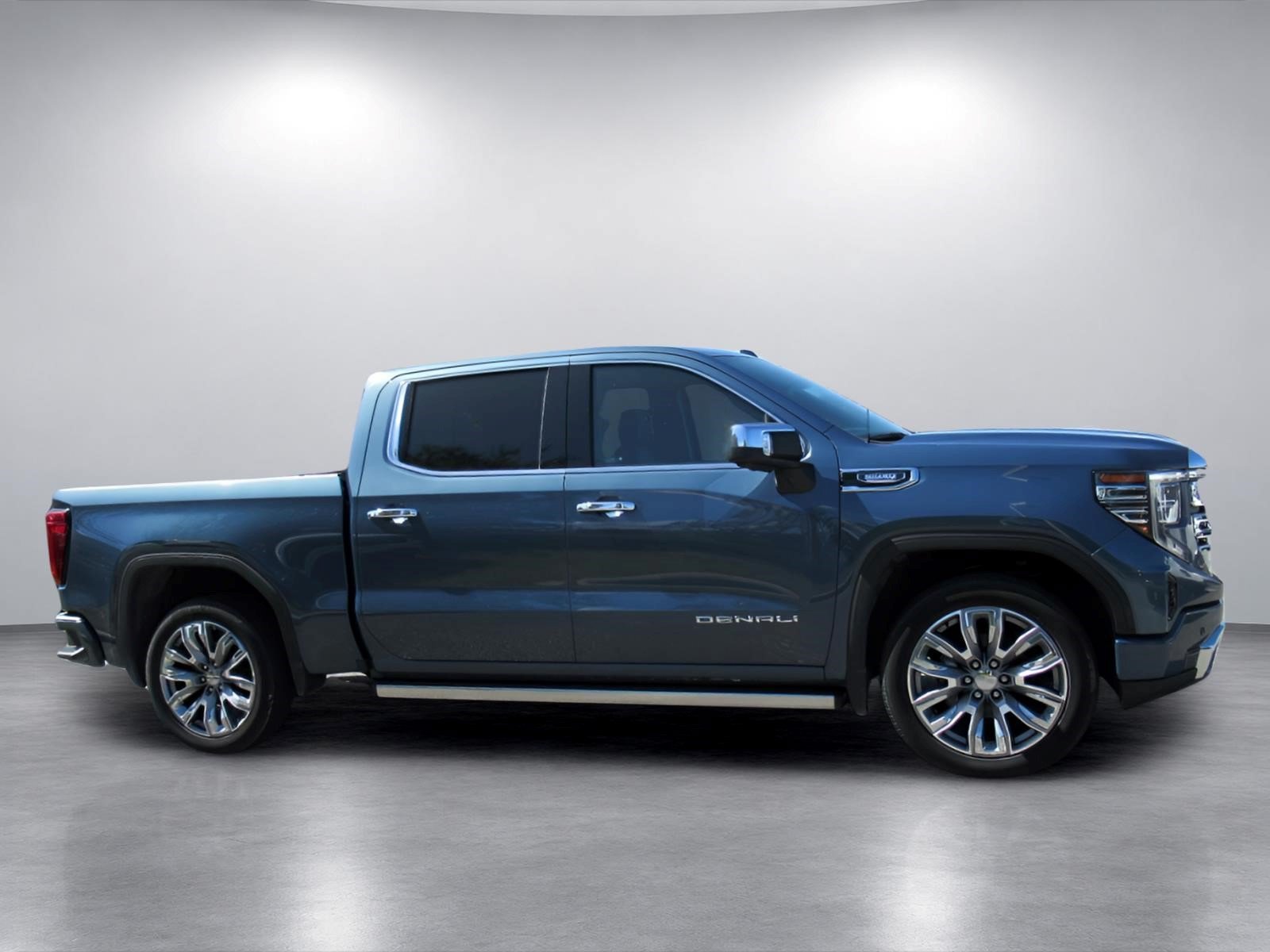 Used 2024 GMC Sierra 1500 Denali w/ Denali Reserve Package RWD image 2