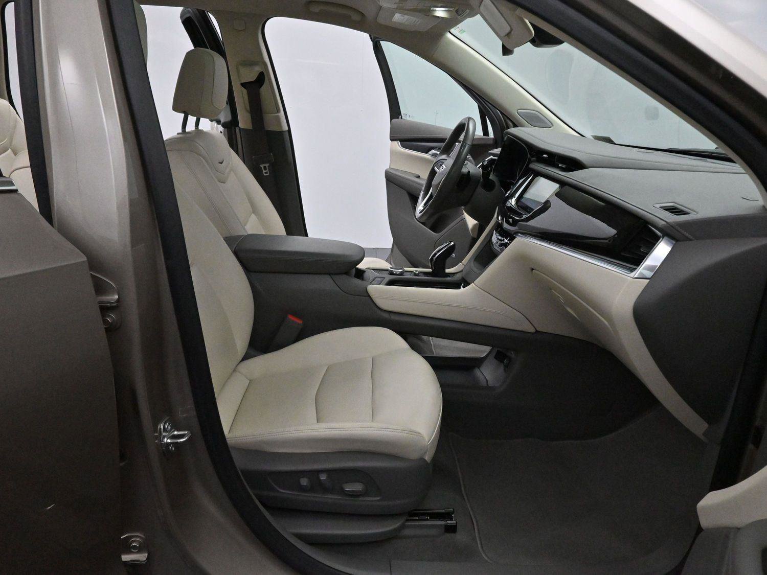 Certified 2022 Cadillac XT6 Premium Luxury image 36