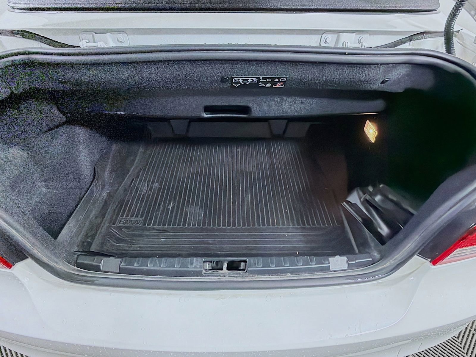 Used 2010 BMW 135i Convertible image 25