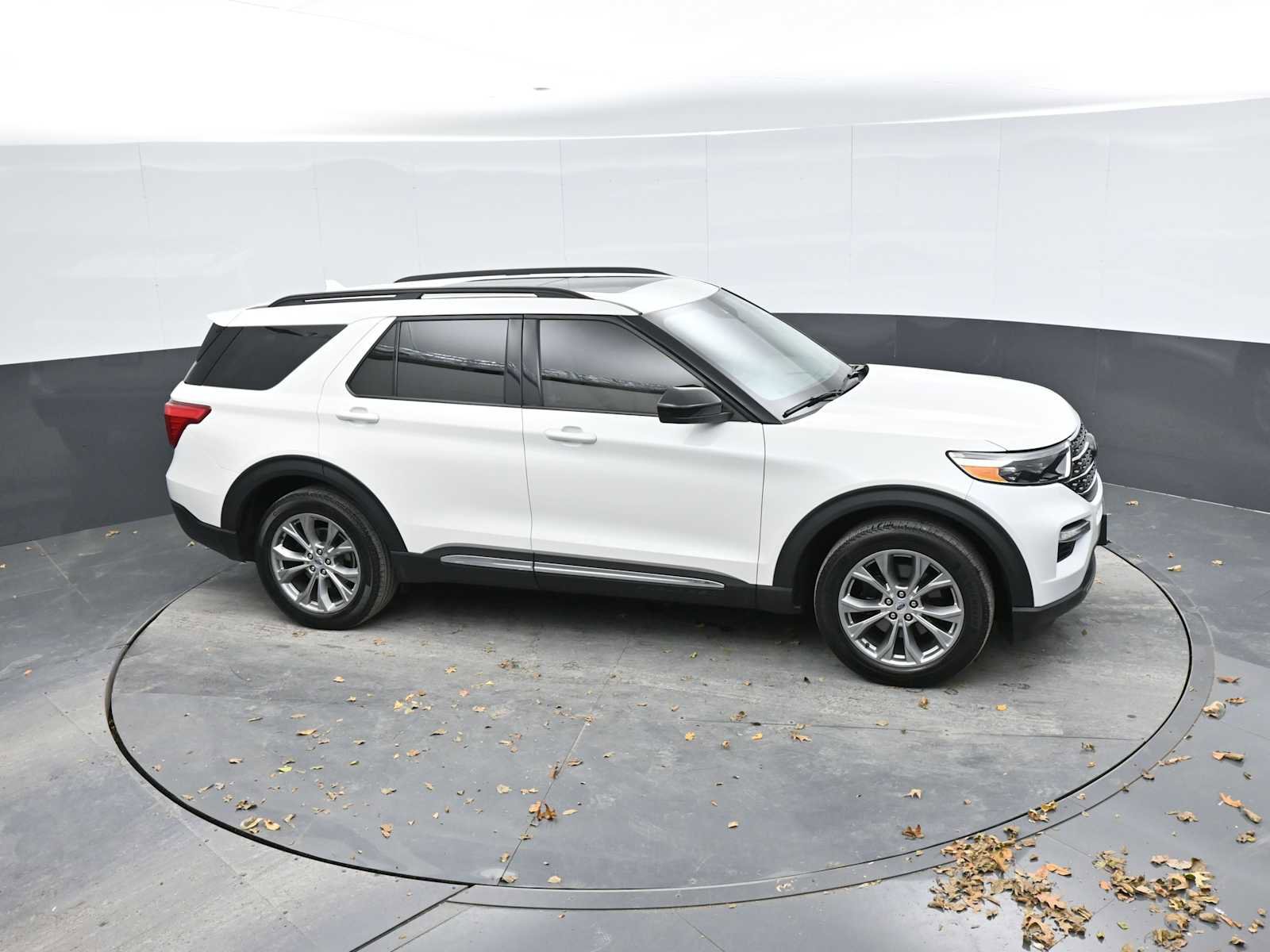 Used 2022 Ford Explorer XLT w/ Equipment Group 202A image 30