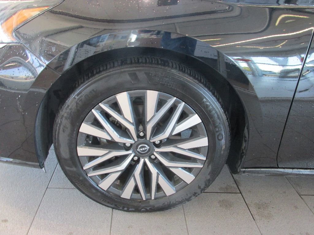 Used 2024 Nissan Altima 2.5 SV image 12