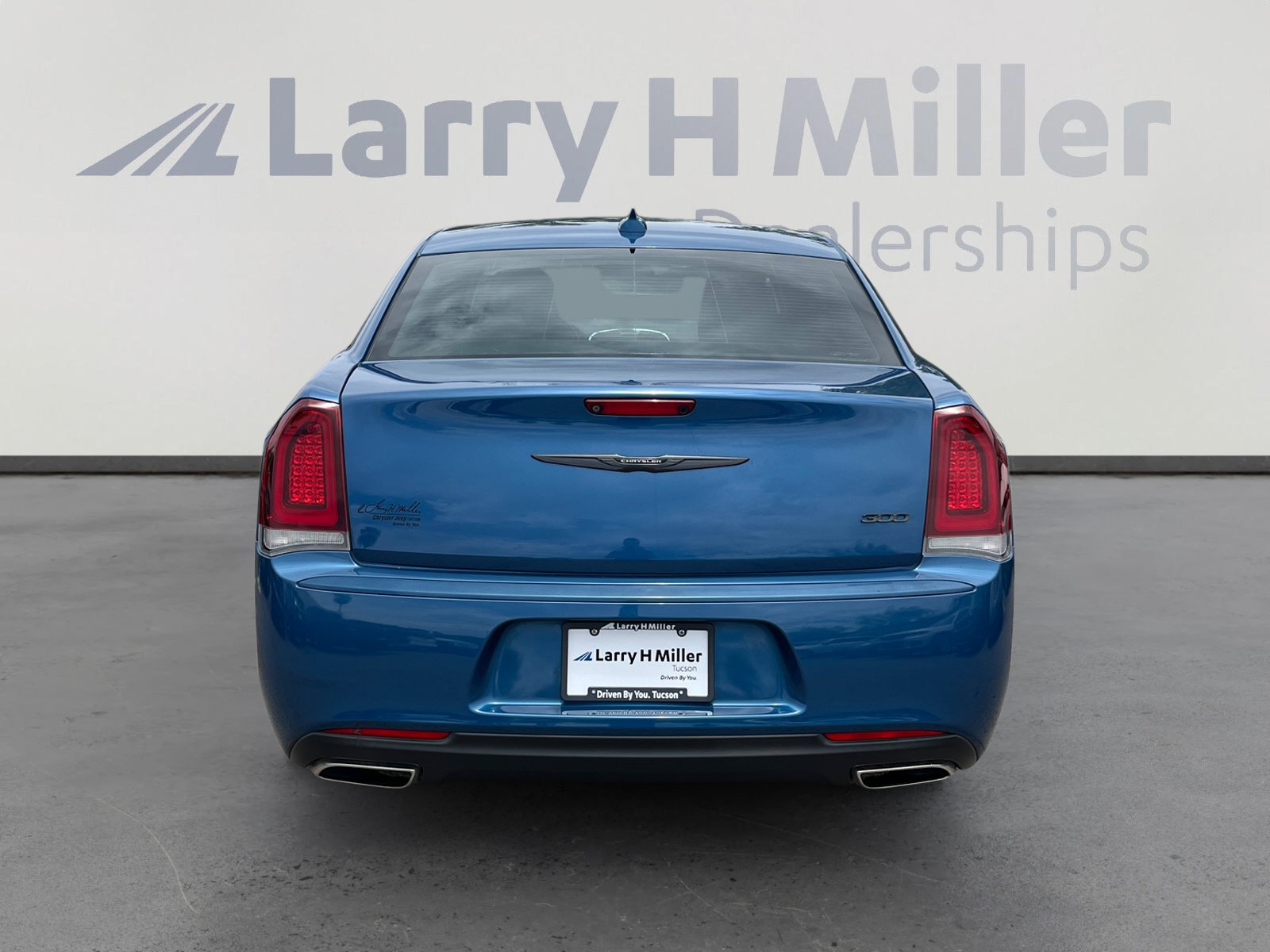 Certified 2020 Chrysler 300 Touring w/ Sport Appearance Package RWD image 4