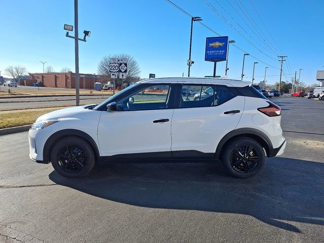 Used 2021 Nissan Kicks S image 4