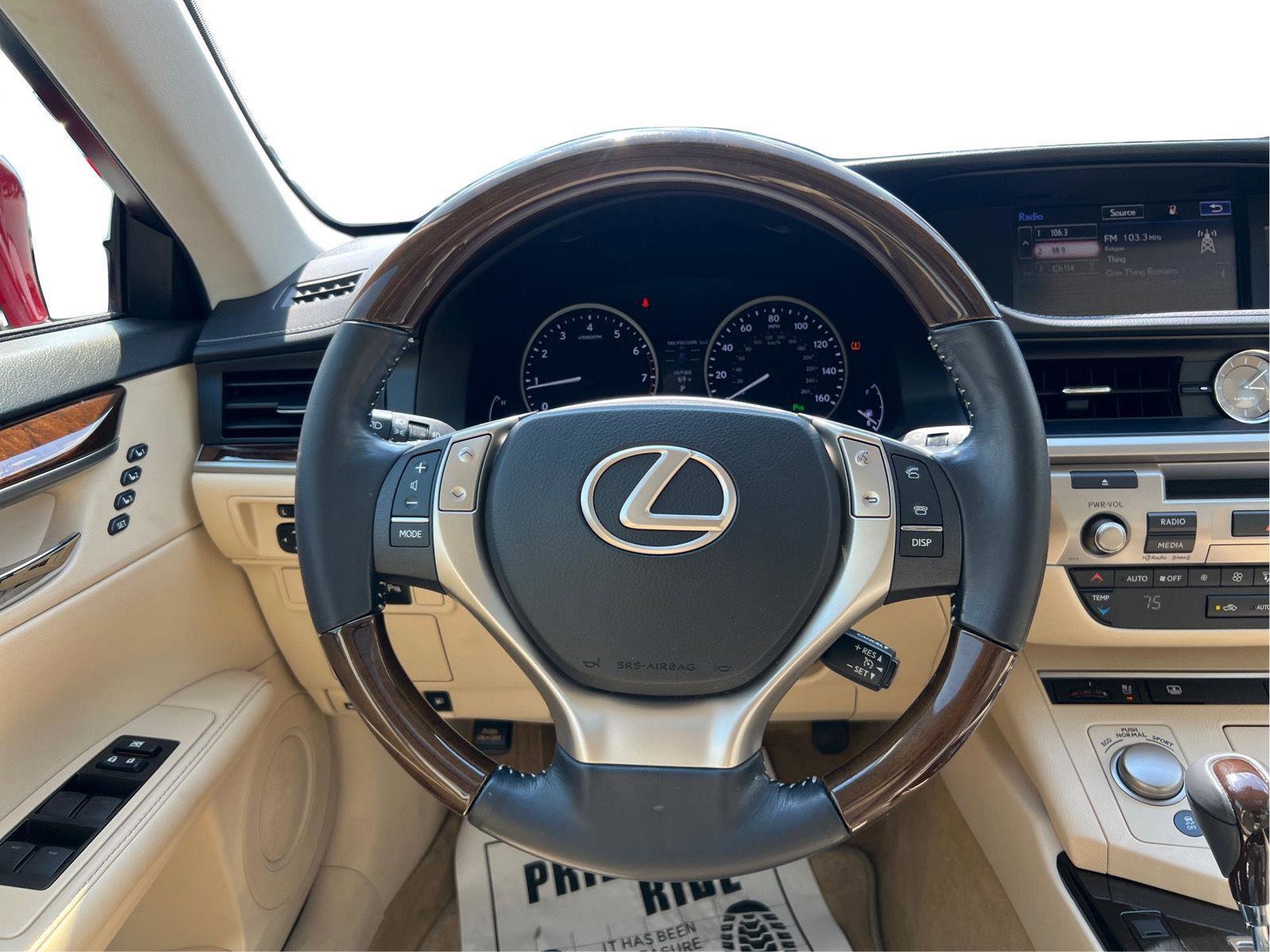 Used 2015 Lexus ES 350 w/ Luxury Package FWD image 14