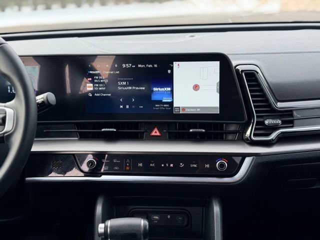 Used 2025 Kia Sportage EX image 24