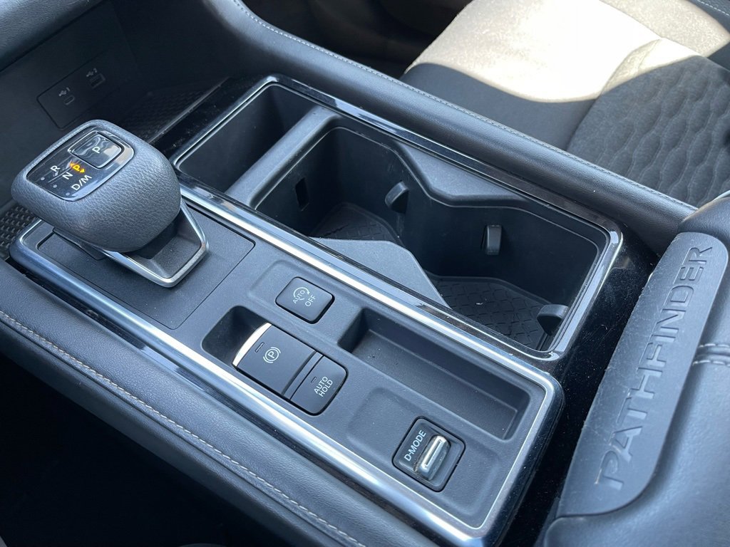 Used 2022 Nissan Pathfinder SV image 16