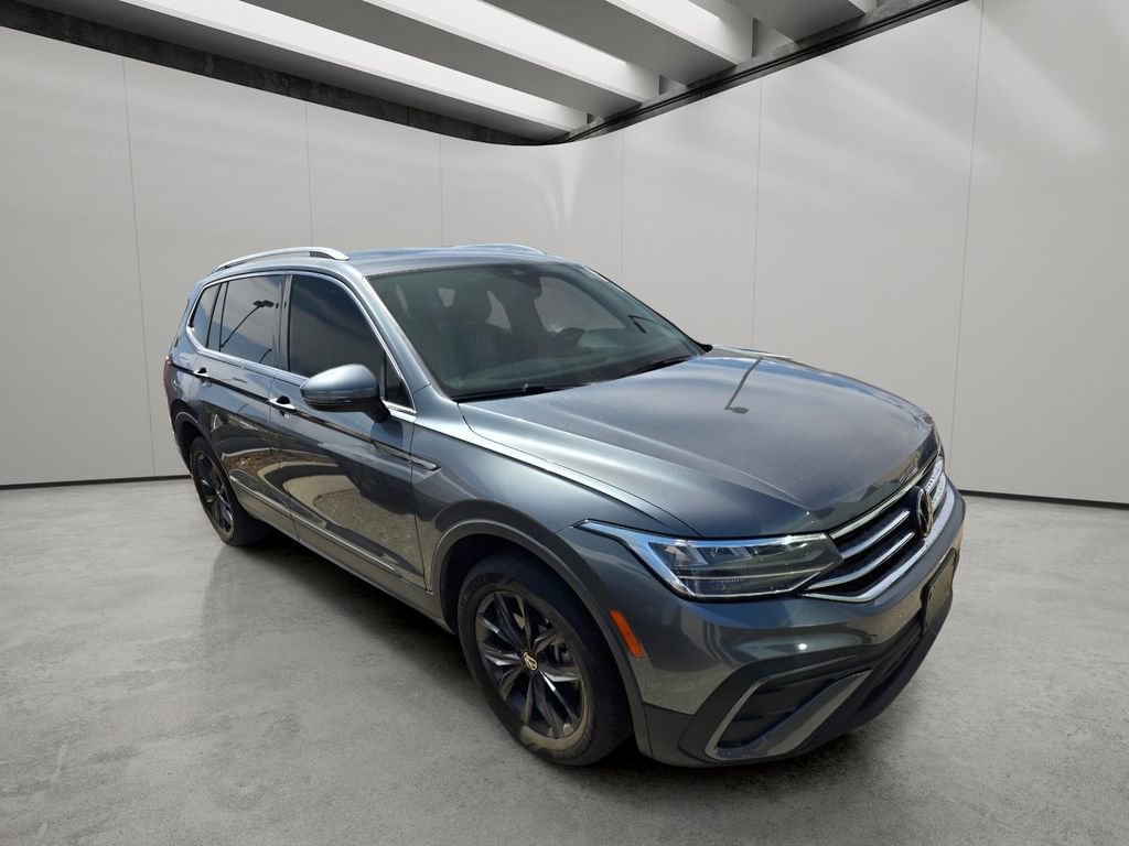 Used 2022 Volkswagen Tiguan SE w/ Panoramic Sunroof Package image 5