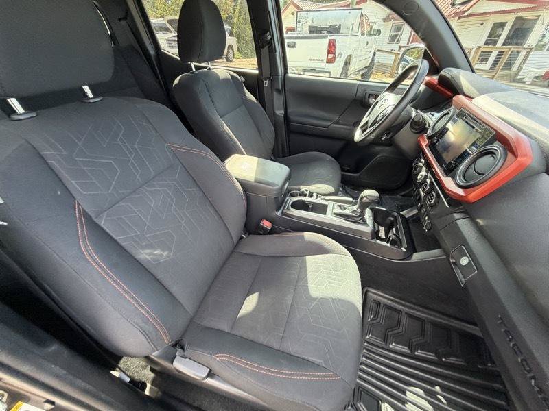 Used 2019 Toyota Tacoma TRD Sport w/ Technology Package AWD/4WD image 18