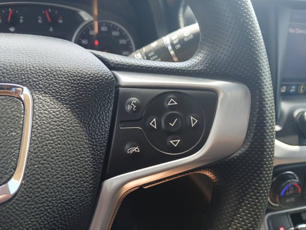 Used 2021 GMC Acadia SLE FWD image 39