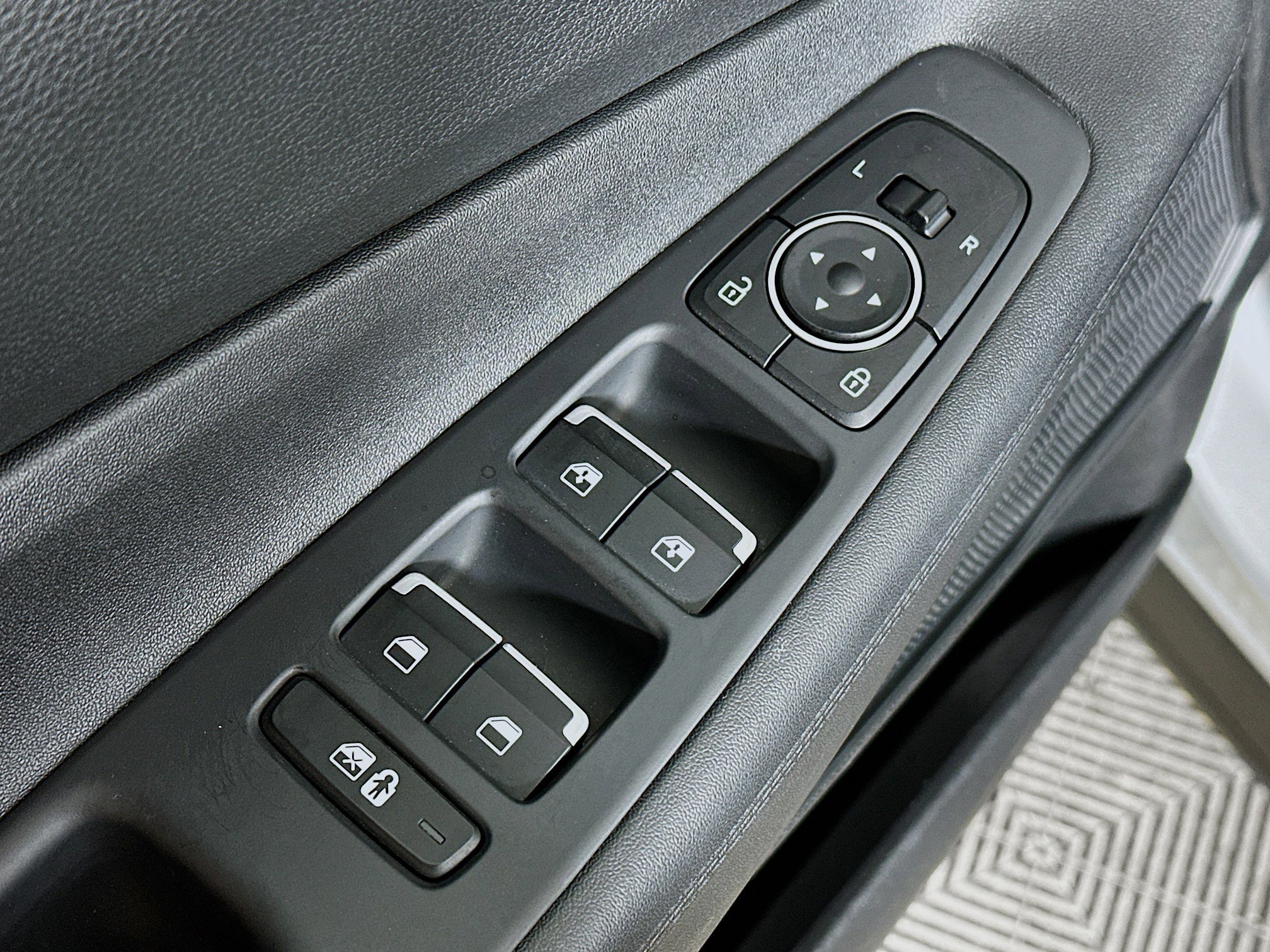 Certified 2023 Hyundai Santa Fe SEL image 17