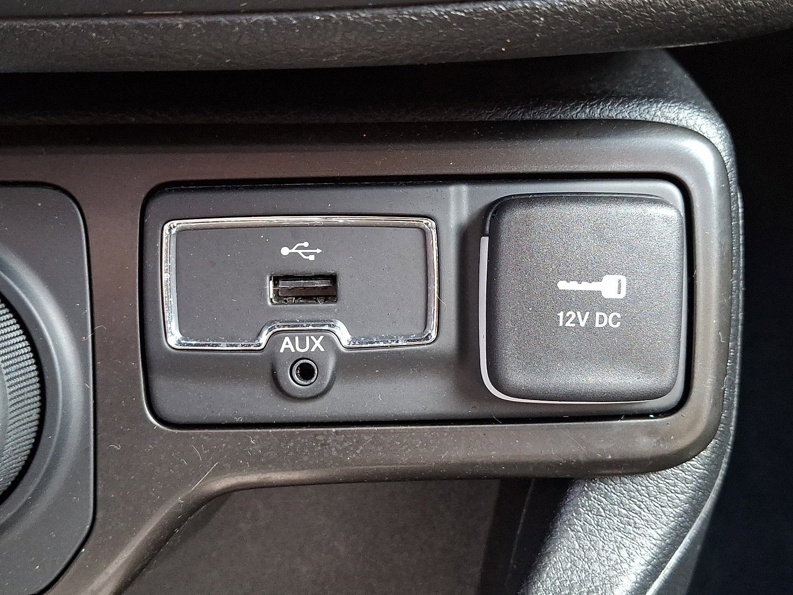 Used 2020 Jeep Renegade Latitude AWD/4WD image 22