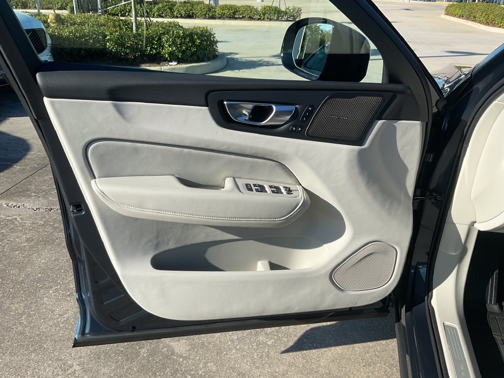 New 2027 Volvo XC60 B5 Ultra AWD/4WD image 11