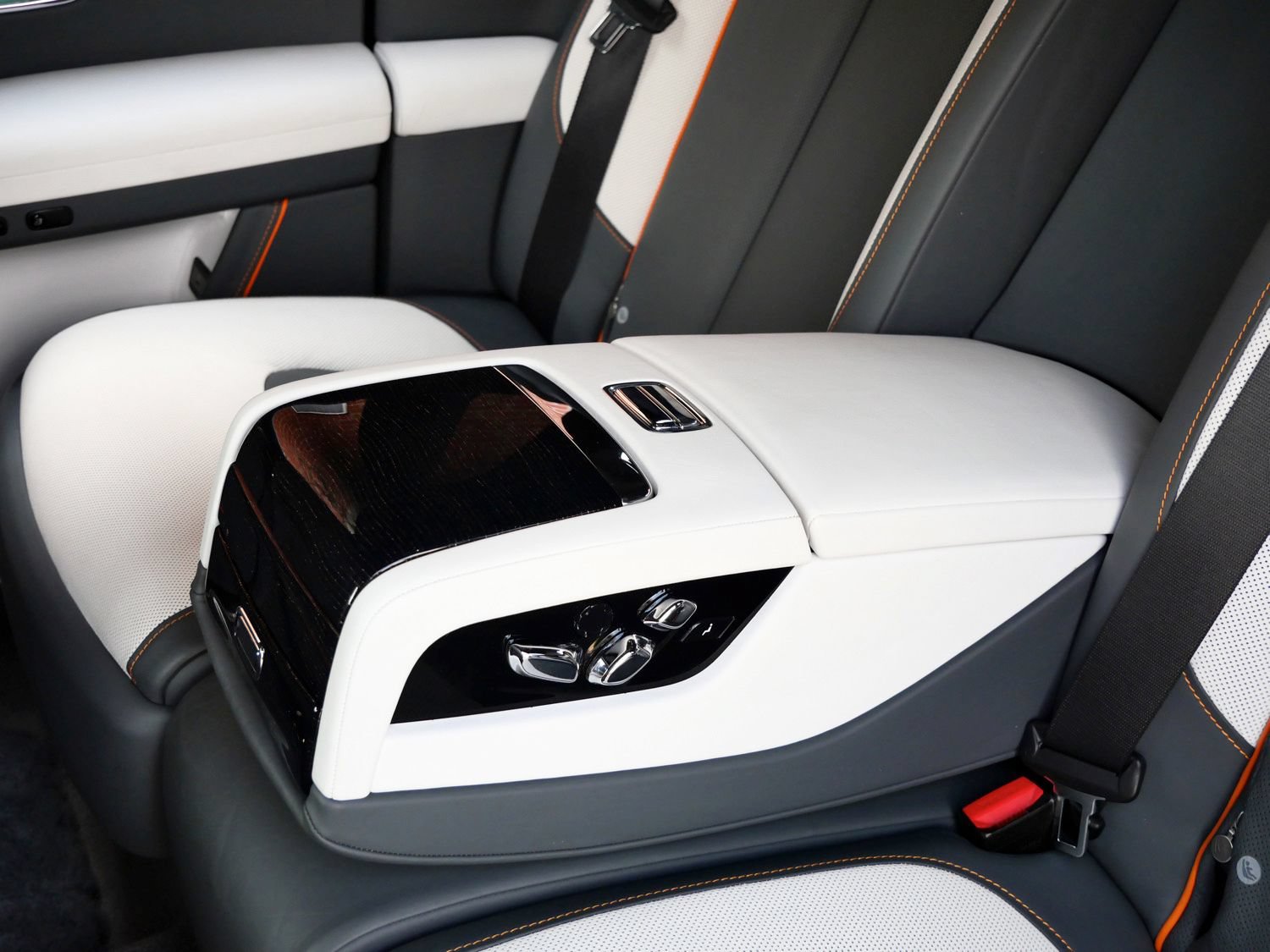 Certified 2021 Rolls-Royce Ghost AWD/4WD image 32