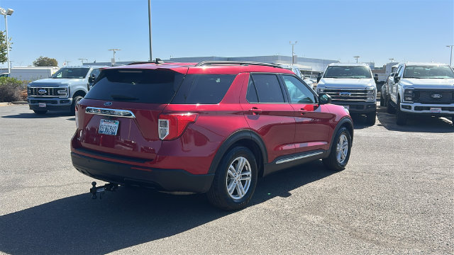 Certified 2023 Ford Explorer XLT RWD image 3