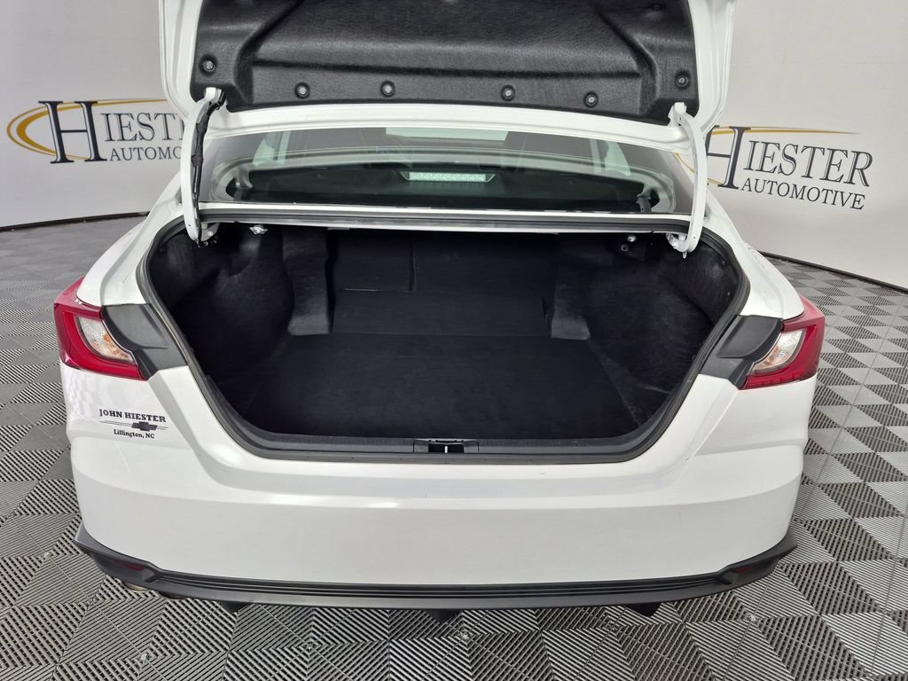 Used 2025 Toyota Camry SE FWD image 33