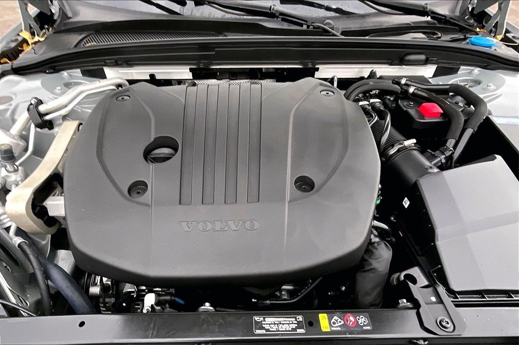 Used 2024 Volvo S60 B5 Core image 9