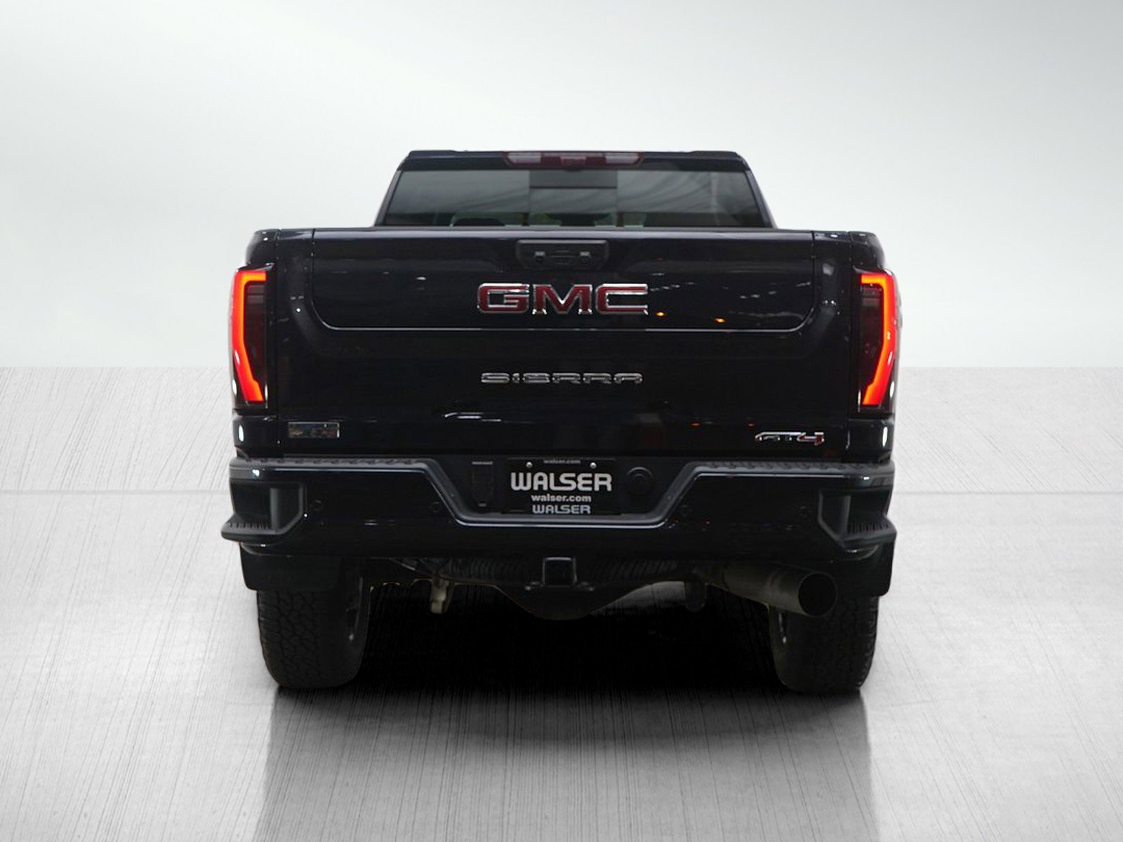 Used 2025 GMC Sierra 2500 AT4 w/ AT4 Premium Plus Package image 4