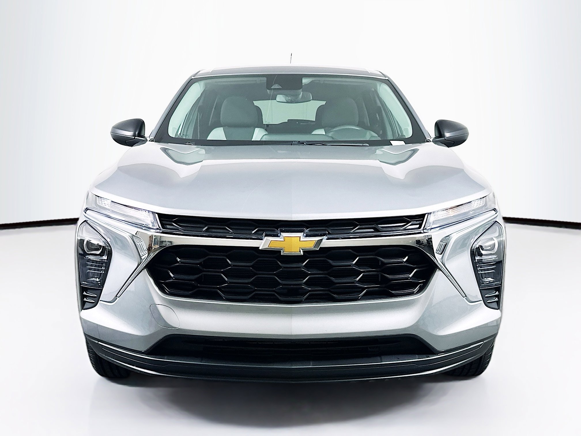 Used 2024 Chevrolet Trax LS FWD image 2