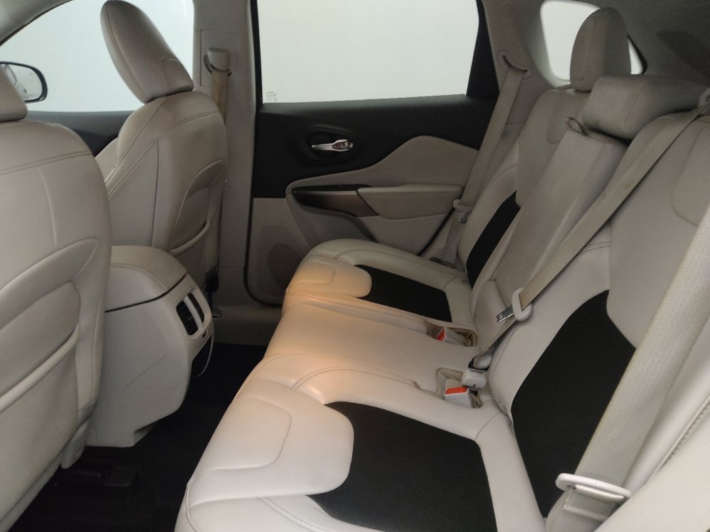Used 2020 Jeep Cherokee Latitude Plus FWD image 18