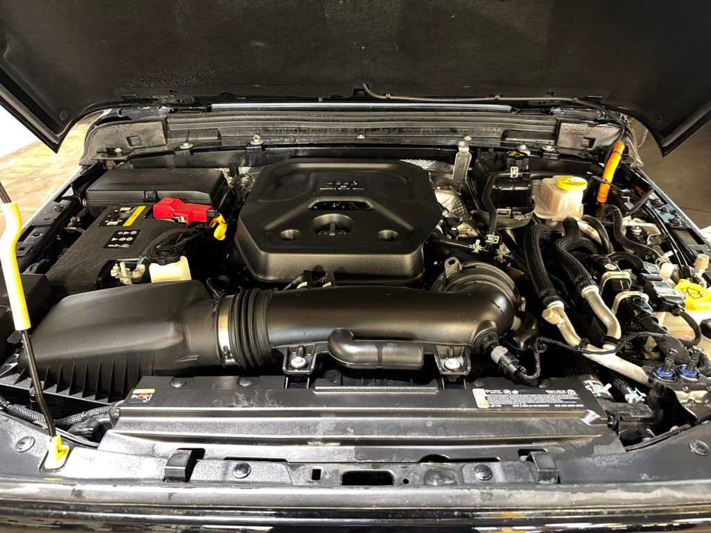 Used 2025 Jeep Wrangler Unlimited Sahara w/ Safety Group image 27