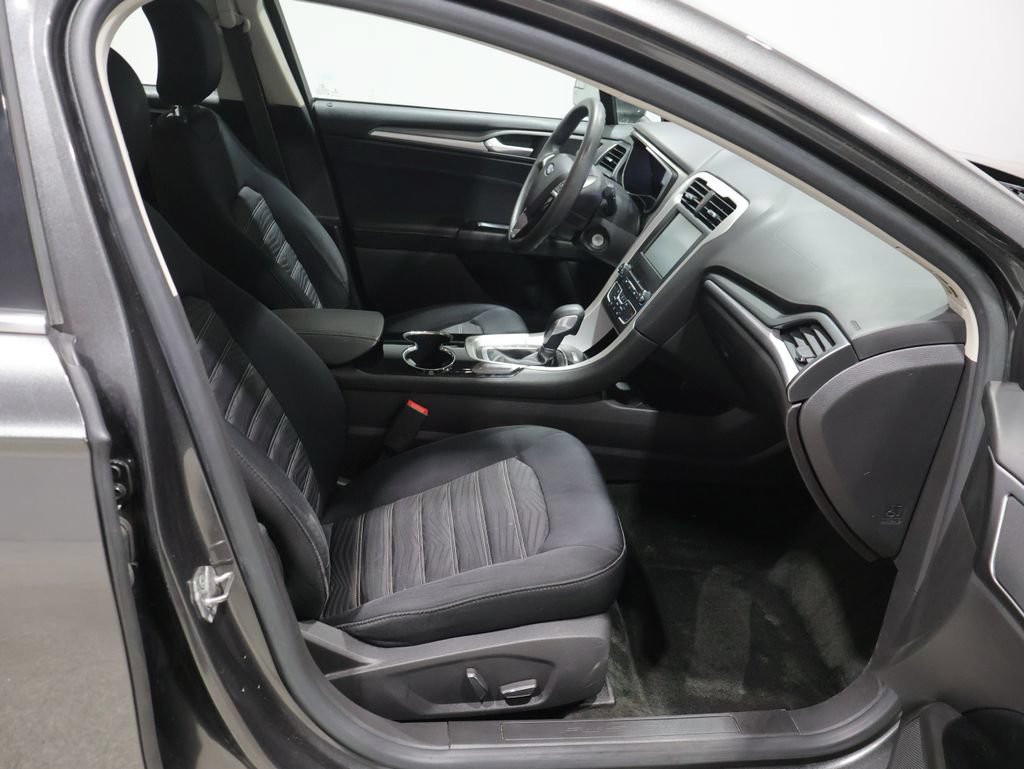 Used 2016 Ford Fusion SE FWD image 22