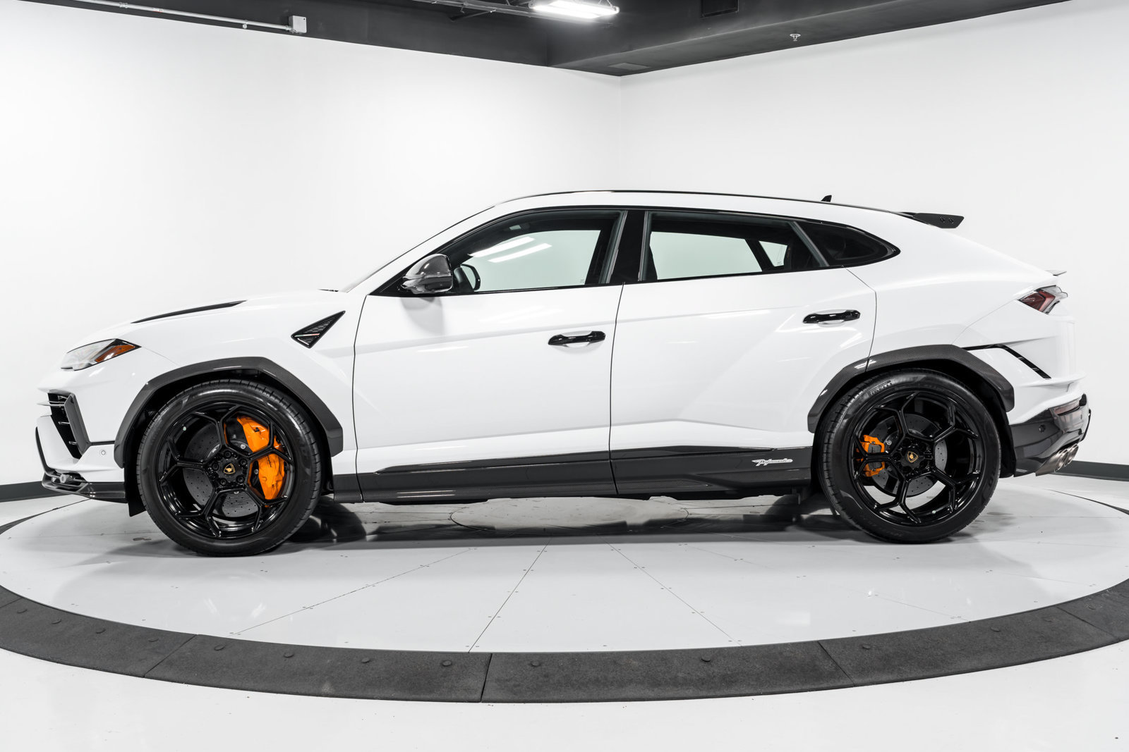 Used 2024 Lamborghini Urus Performante AWD/4WD image 6
