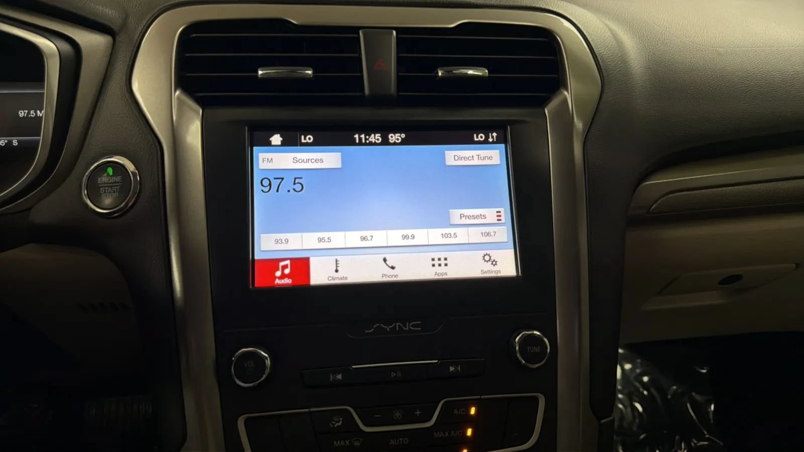 Used 2019 Ford Fusion SE FWD image 13