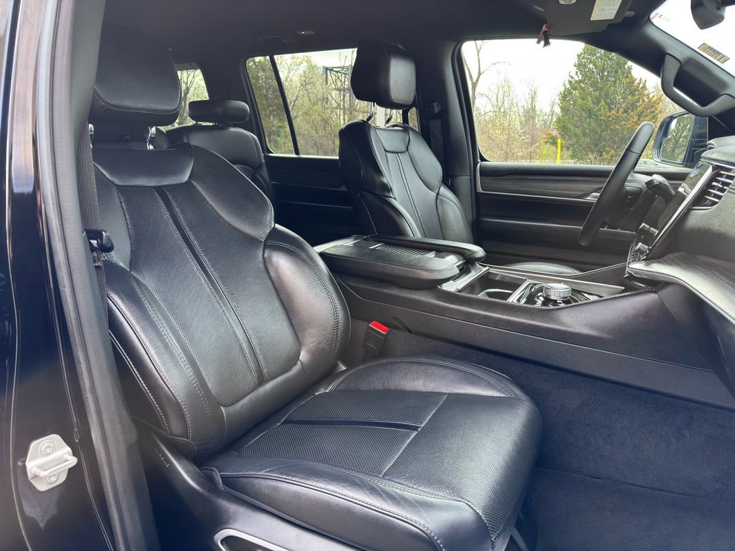 Used 2024 Jeep Wagoneer L Series II w/ Flexible Seating Group image 32