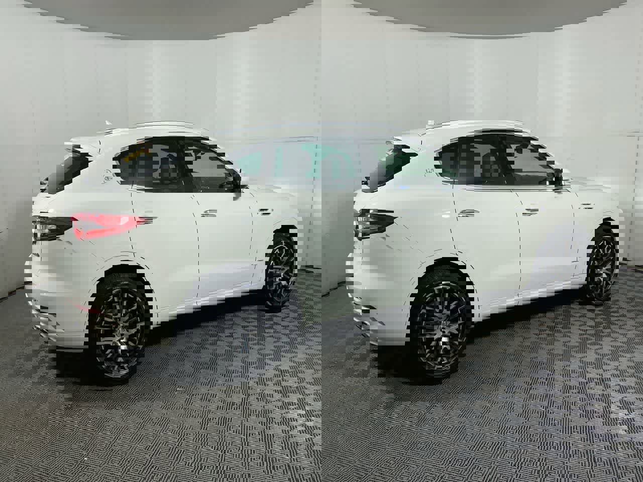 Used 2020 Maserati Levante GranLusso image 14