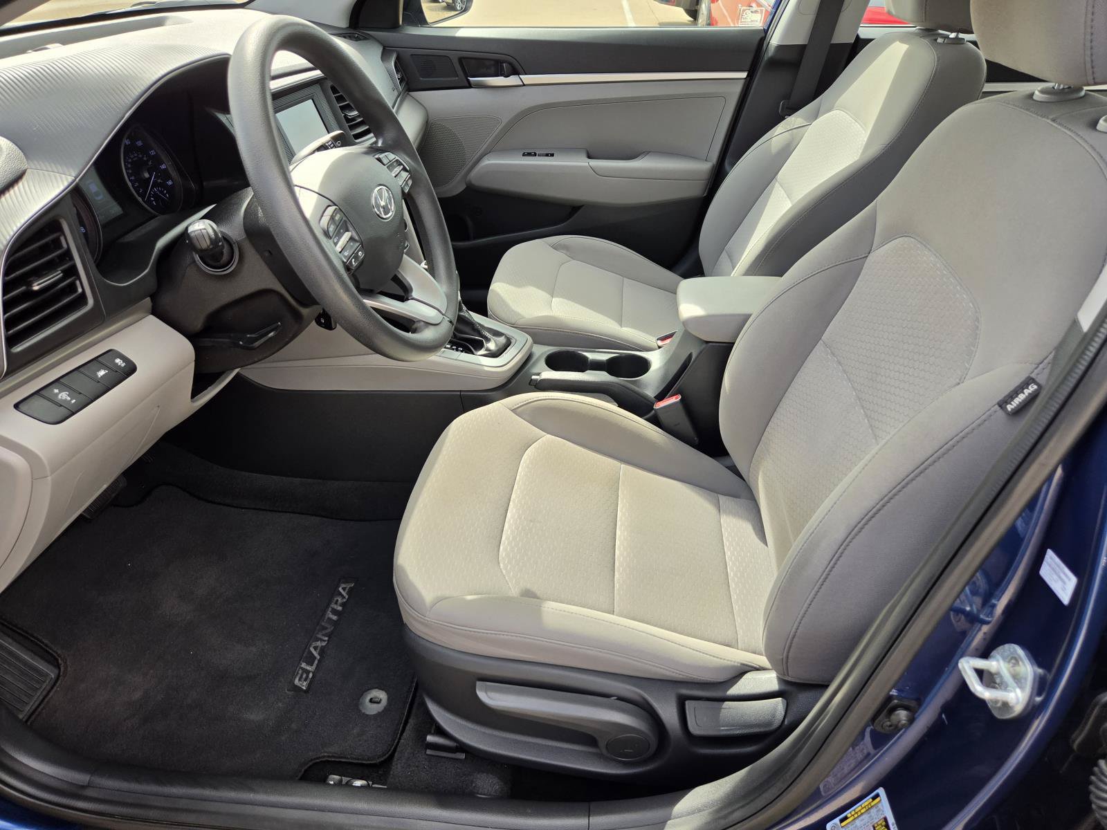 Used 2020 Hyundai Elantra SE FWD image 15