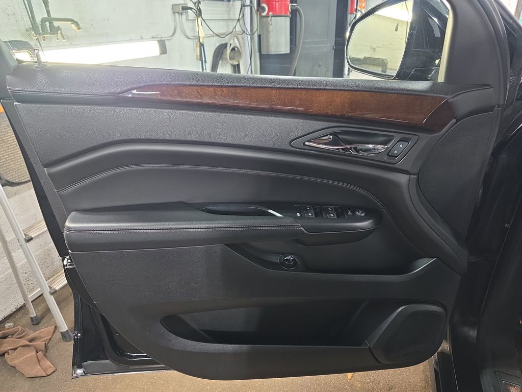 Used 2015 Cadillac SRX Luxury w/ Driver Awareness Package image 26
